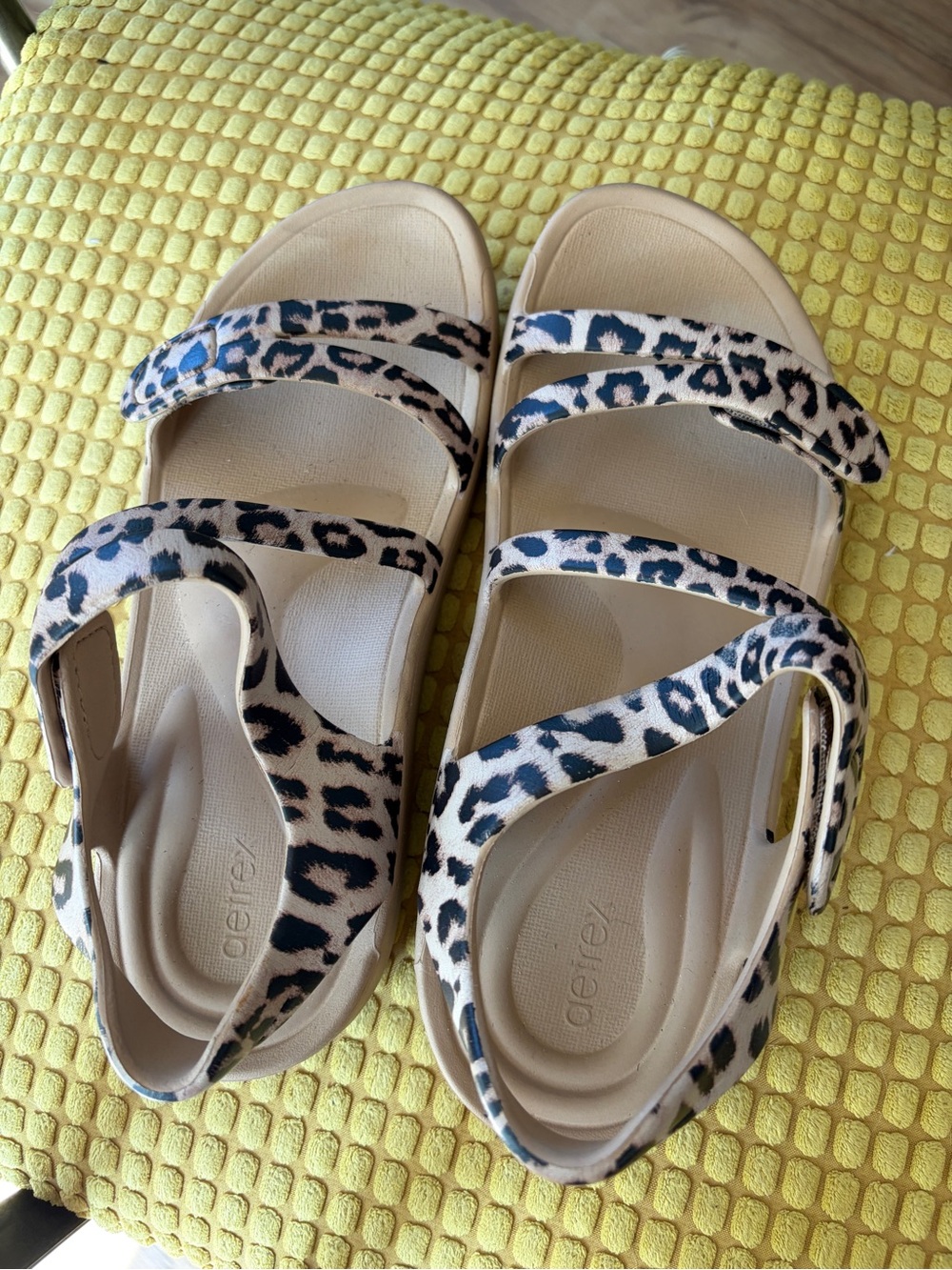 Leopard Print aetrex Strappy Comfort Sandals for Women sz8